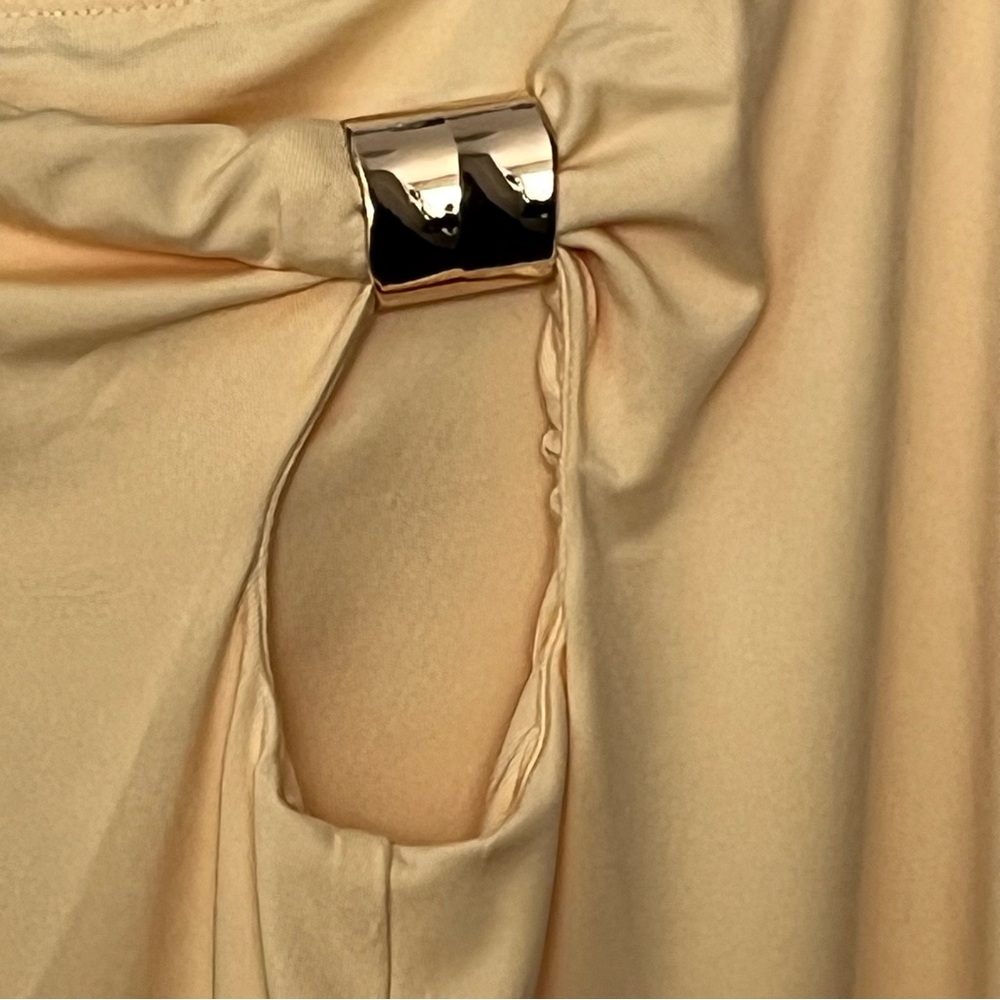 SNDYS × REVOLVE Baylee Skirt in Panna Cotta Keyhole Gold Detail Side Slit Small - Picture 16 of 16